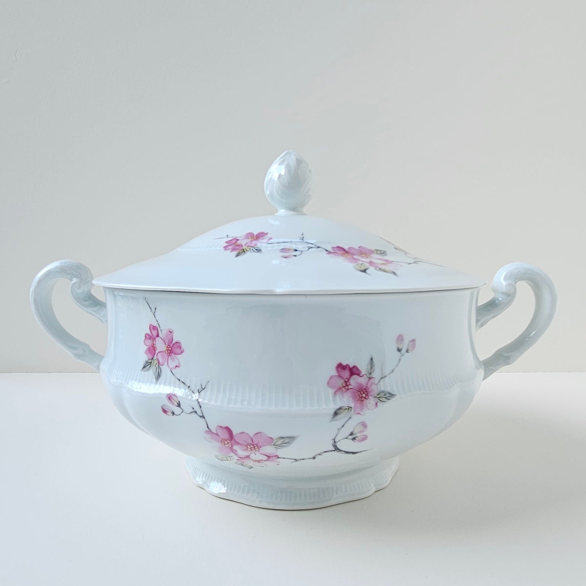 Soupière – Décor japonisant – Manufacture Haviland – Limoges, 2e moitié du XXᵉ s.