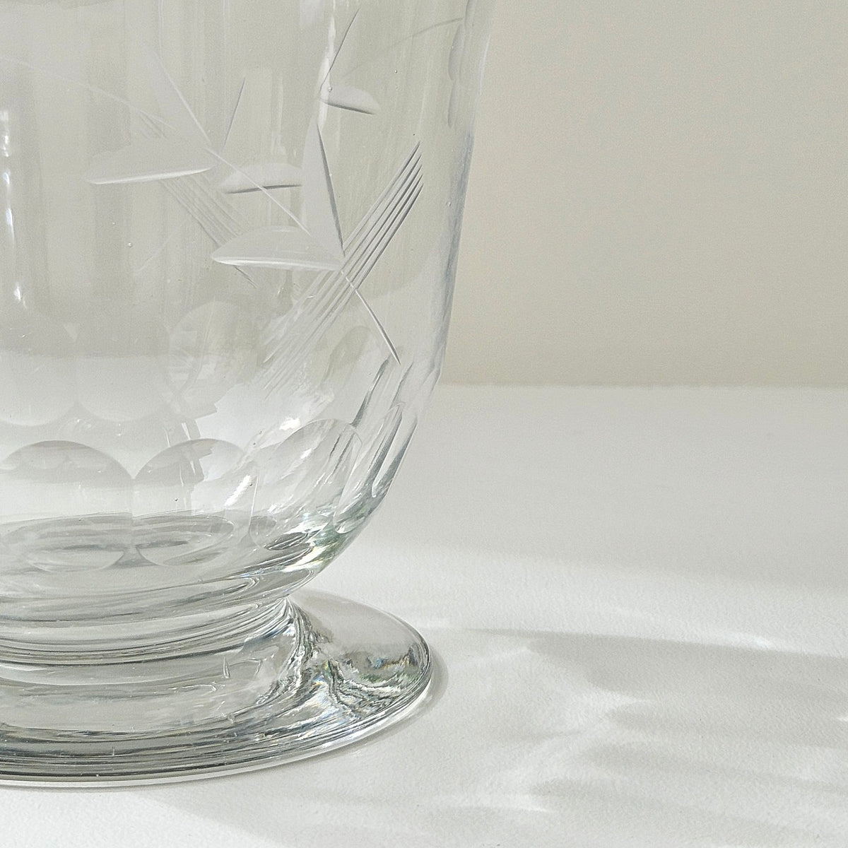 Carafe à liqueur en verre gravé – France, v. 1950