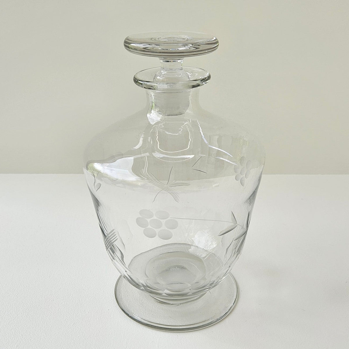 Carafe à liqueur en verre gravé – France, v. 1950