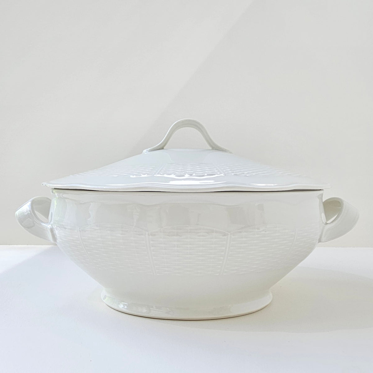 Soupière ovale en porcelaine ivoire – Manufacture Théodore Haviland – Limoges, v. 1920