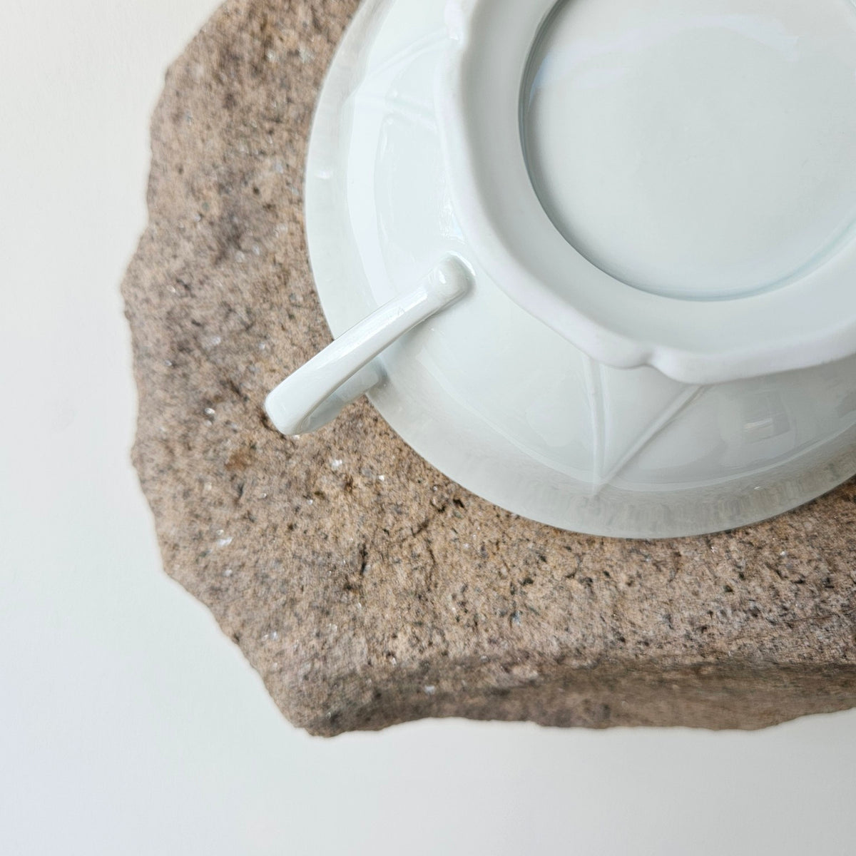 Tasse à consommé / Écuelle à bouillon en porcelaine fine – Limoges, v. 1930