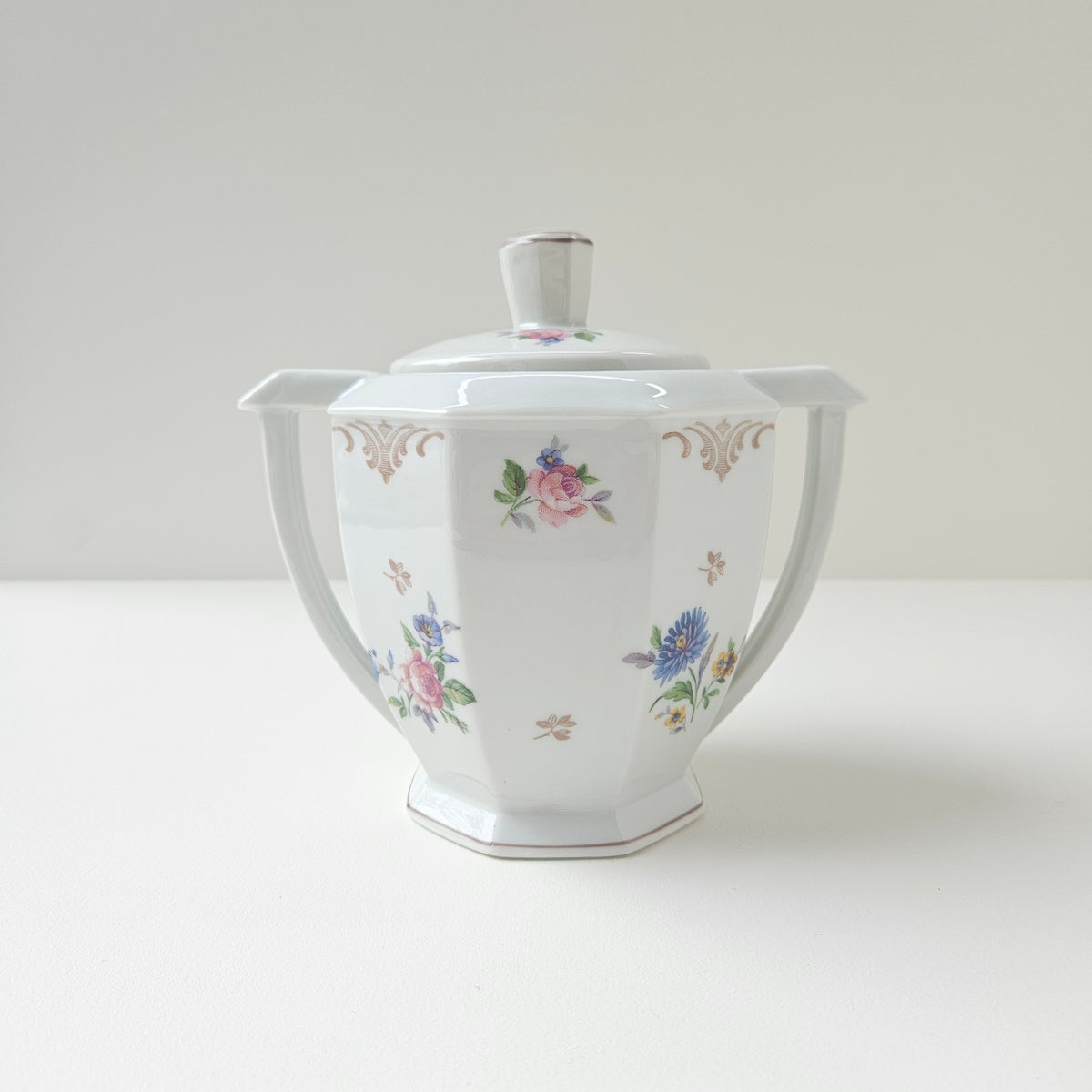Sucrier couvert – Société Porcelainière Limousine – Limoges, milieu du XXe s.