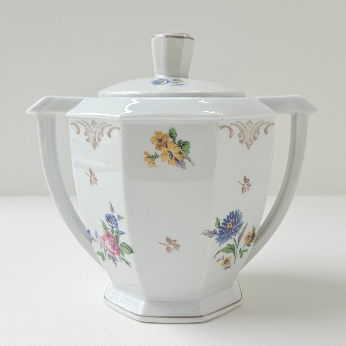 Sucrier couvert – Société Porcelainière Limousine – Limoges, milieu du XXe s.
