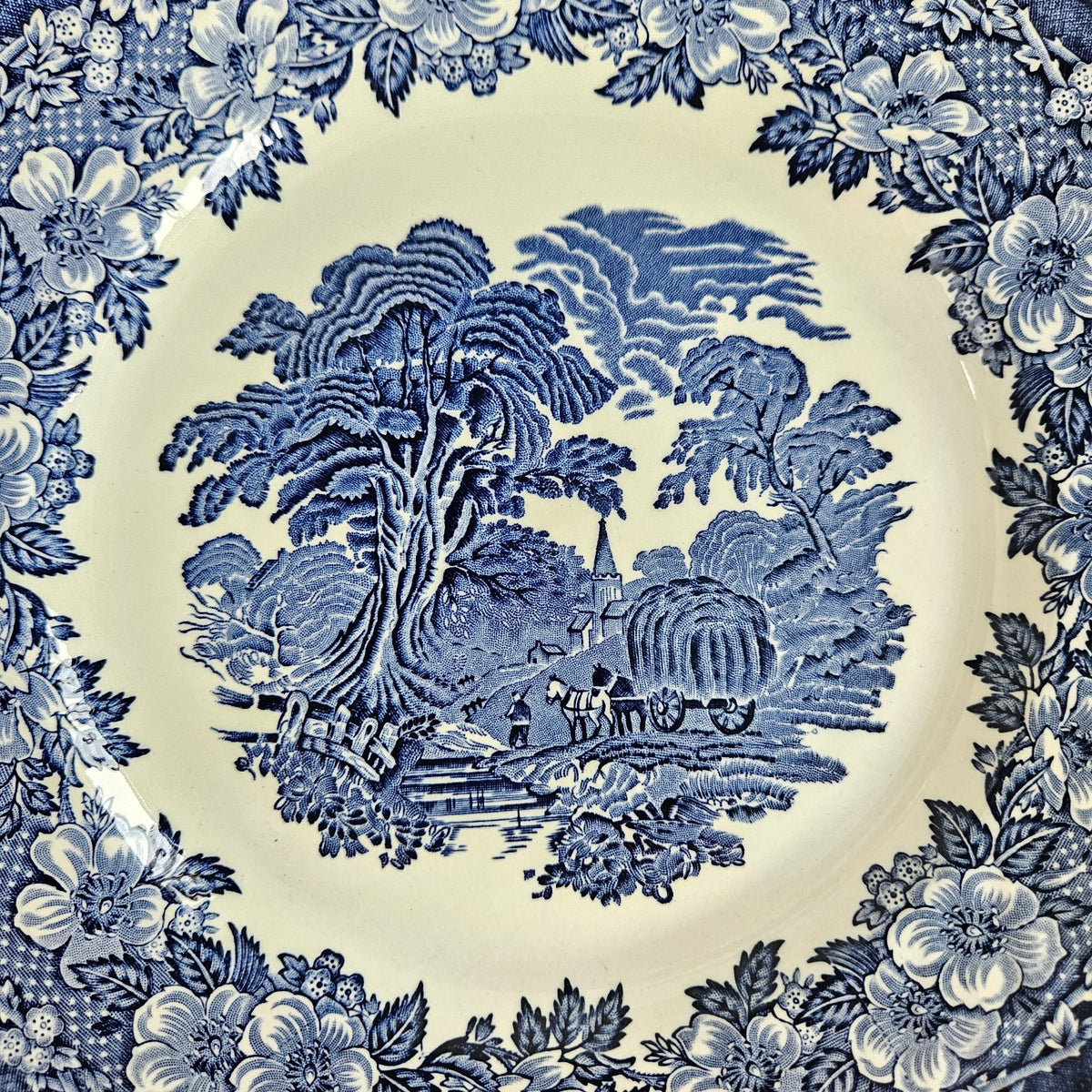 Assiette en faïence – Barratts of Staffordshire Ltd. – Burslem, Stoke-on-Trent, v. 1950-1960