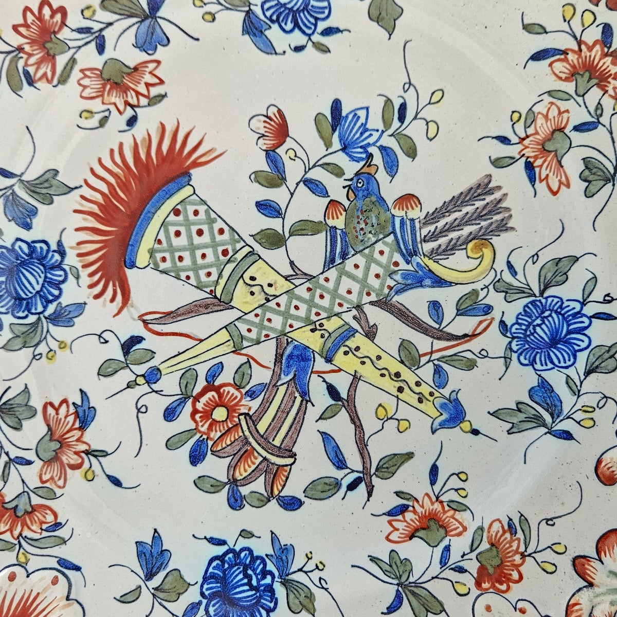 Assiette en faïence – Décor Rouen – Masse Frères / Les Artisans Faïenciers – Desvres, v. 1960