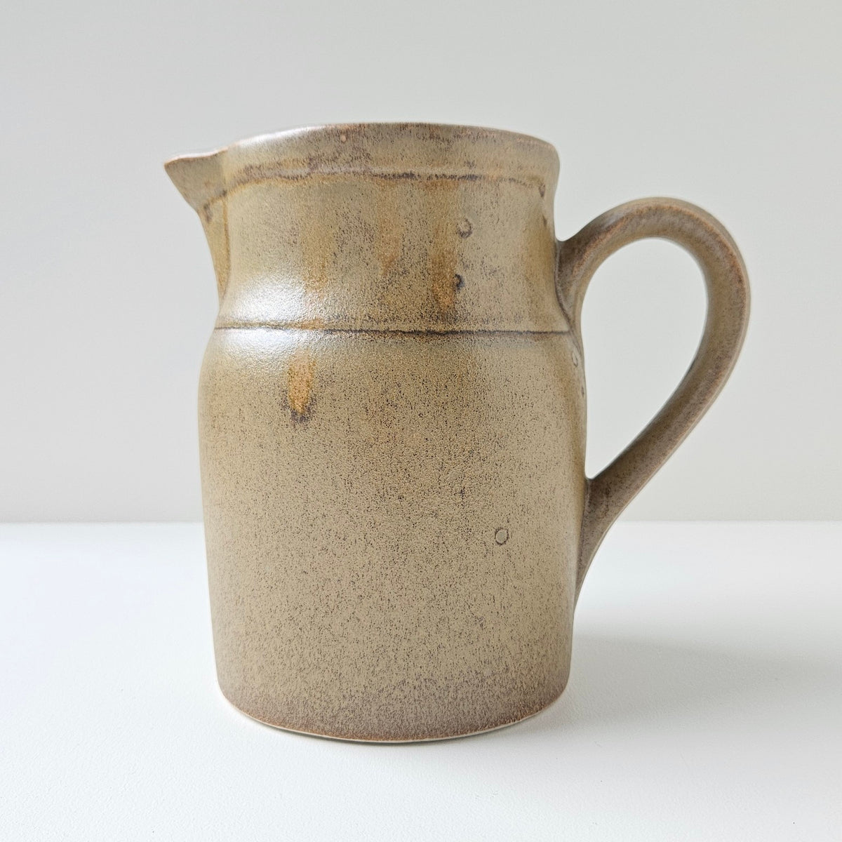 Pichet ancien en grès émaillé – Faïencerie de Digoin, 2e moitié du XXᵉ s.