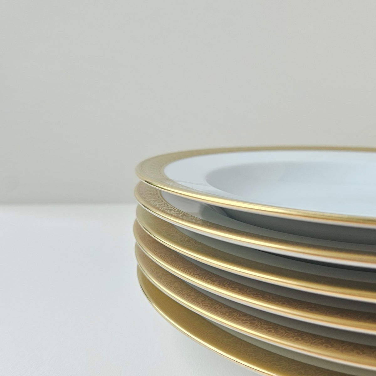 Suite de six assiettes creuses à aile – Valençay – Manufacture Haviland – Limoges, XXIe s.