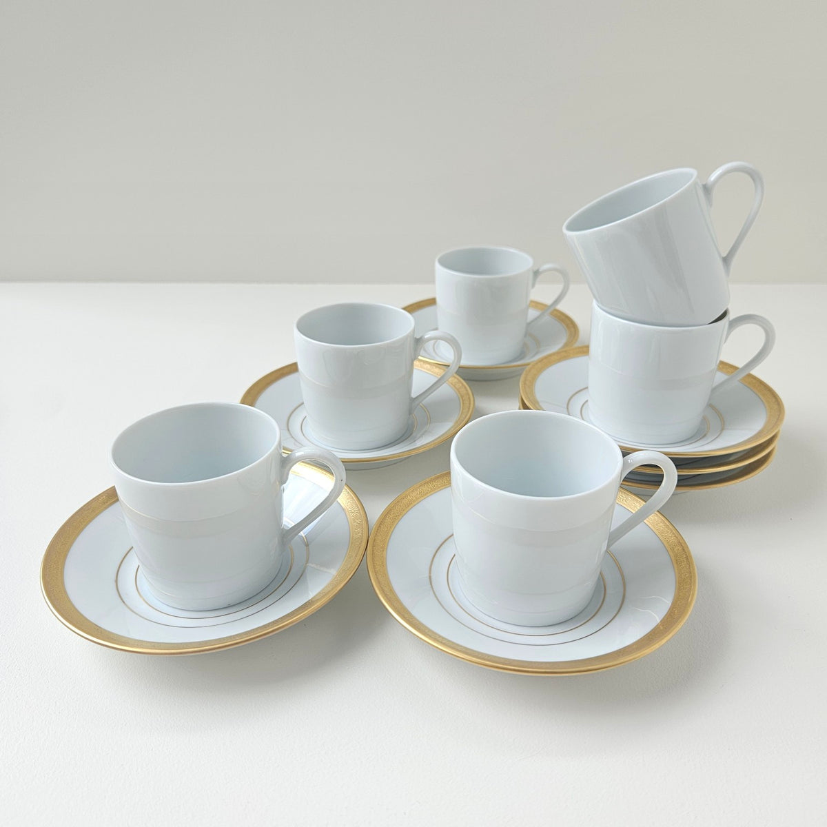 Suite de six tasses à café et leurs soucoupes – Manufacture Haviland – Limoges, XXIe s.