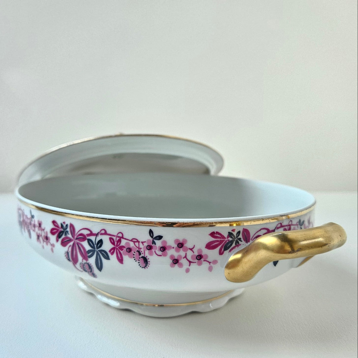Légumier couvert – Manufacture Charles Ahrenfeldt – Limoges, v. 1900-1920