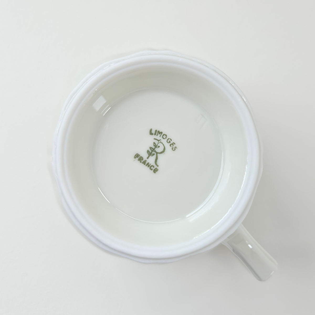Lot de trois pièces en porcelaine émaillée ivoire – Manufacture Raynaud – Limoges, Fin du XXᵉ s.