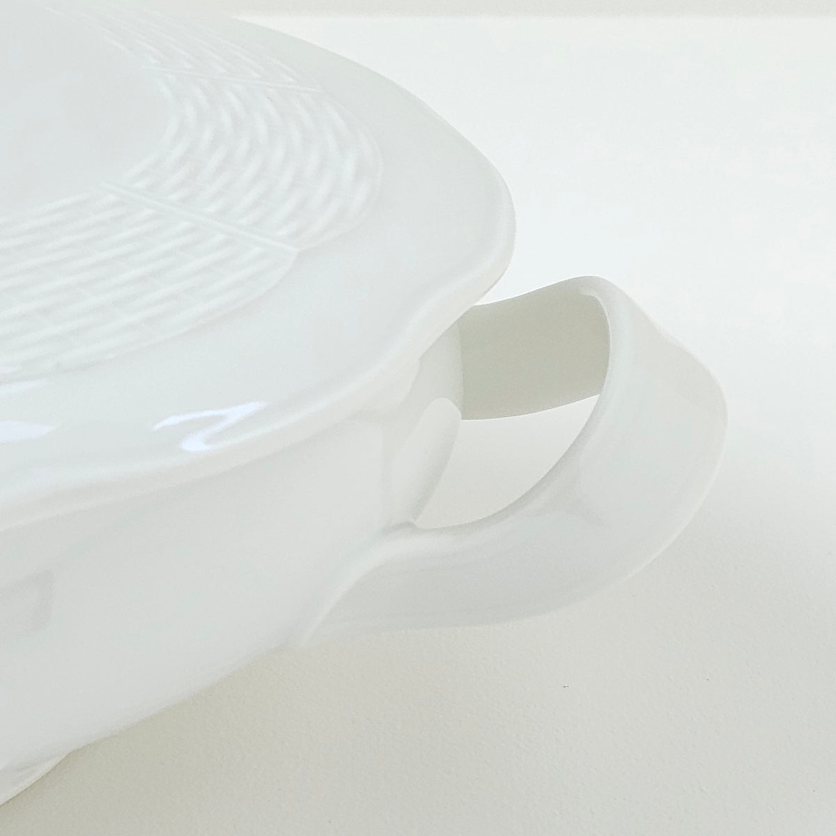 Légumier ovale en porcelaine ivoire – Manufacture Théodore Haviland – Limoges, v. 1936-1945