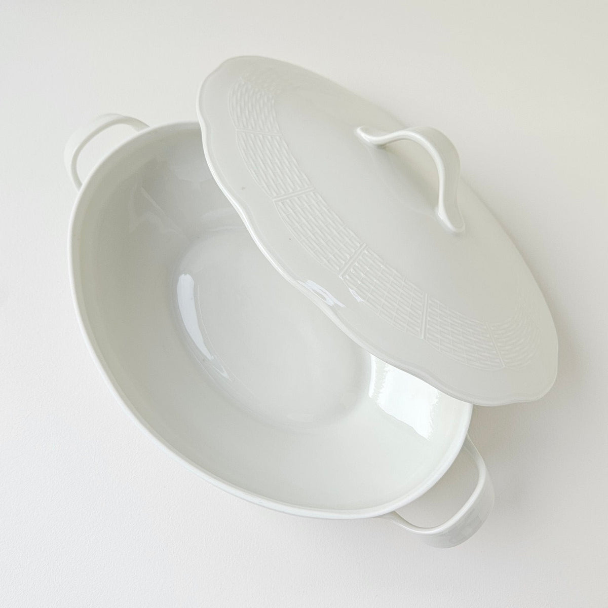 Oval Ivory Porcelain Vegetable Dish – Manufacture Théodore Haviland – Limoges, c. 1936–1945