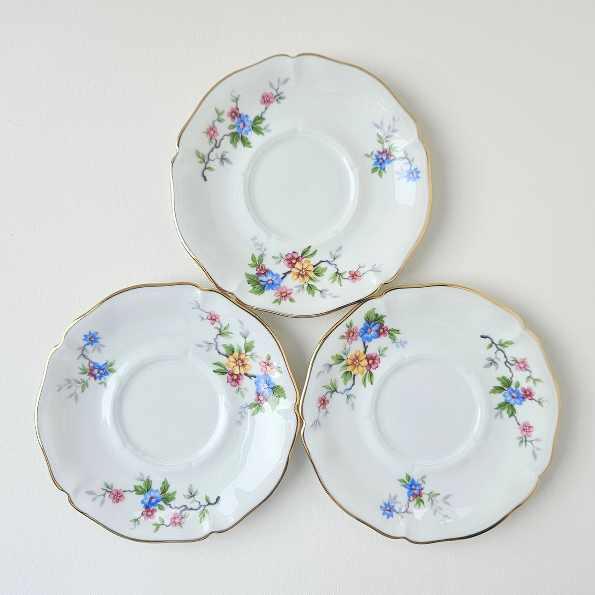 Lot de trois soucoupes anciennes – Société Porcelainière Limousine – Limoges, v. 1945-1950