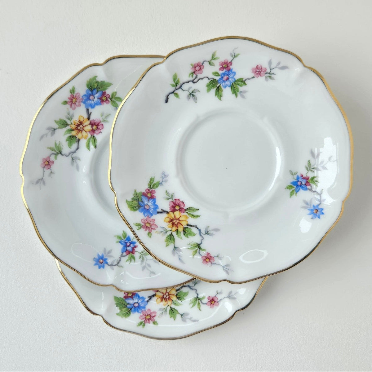 Lot de trois soucoupes anciennes – Société Porcelainière Limousine – Limoges, v. 1945-1950