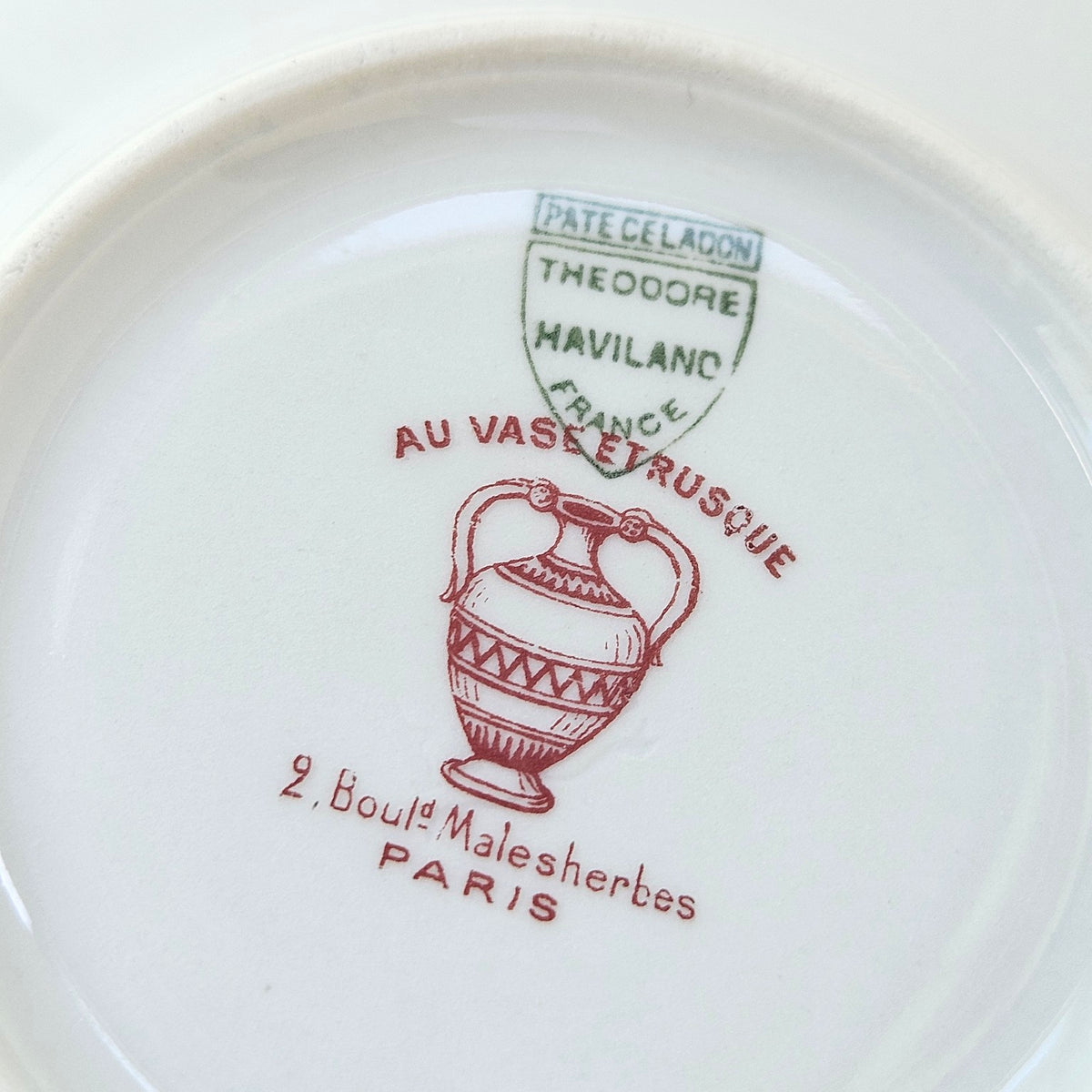 Soucoupe en porcelaine céladon – Manufacture Théodore Haviland – Limoges, v. 1890-1910