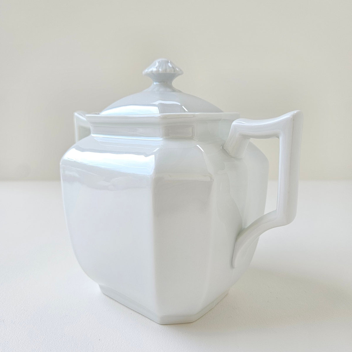 Grand sucrier couvert – Manufacture Raynaud – Limoges, 2e moitié du XXᵉ s.