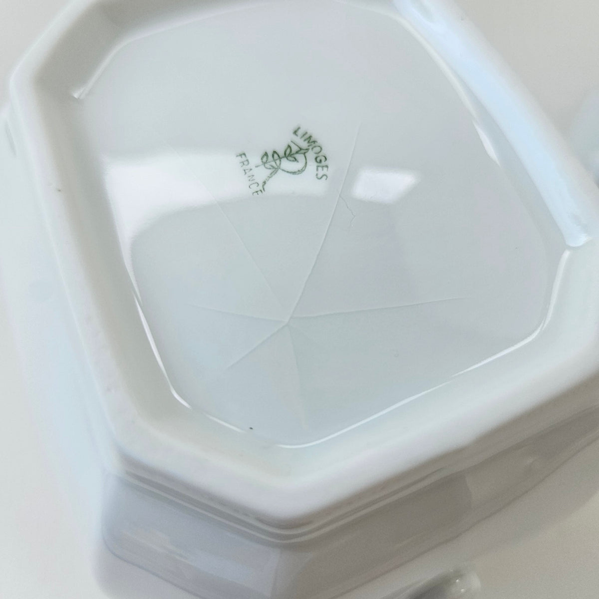 Grand sucrier couvert – Manufacture Raynaud – Limoges, 2e moitié du XXᵉ s.