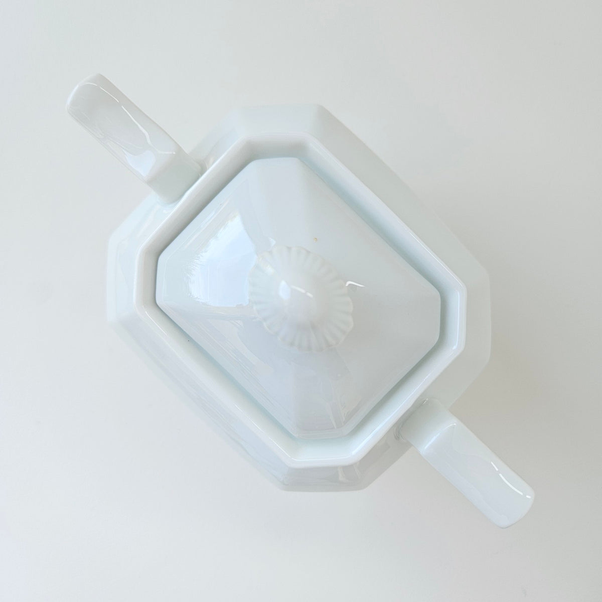 Grand sucrier couvert – Manufacture Raynaud – Limoges, 2e moitié du XXᵉ s.