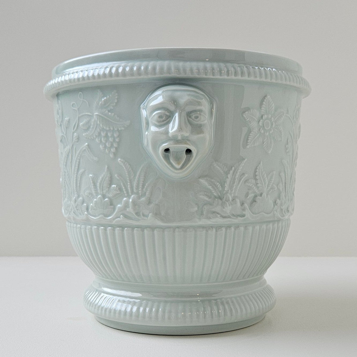 Cache-pot en porcelaine céladon – Limoges, 2e moitié du XXᵉ s.