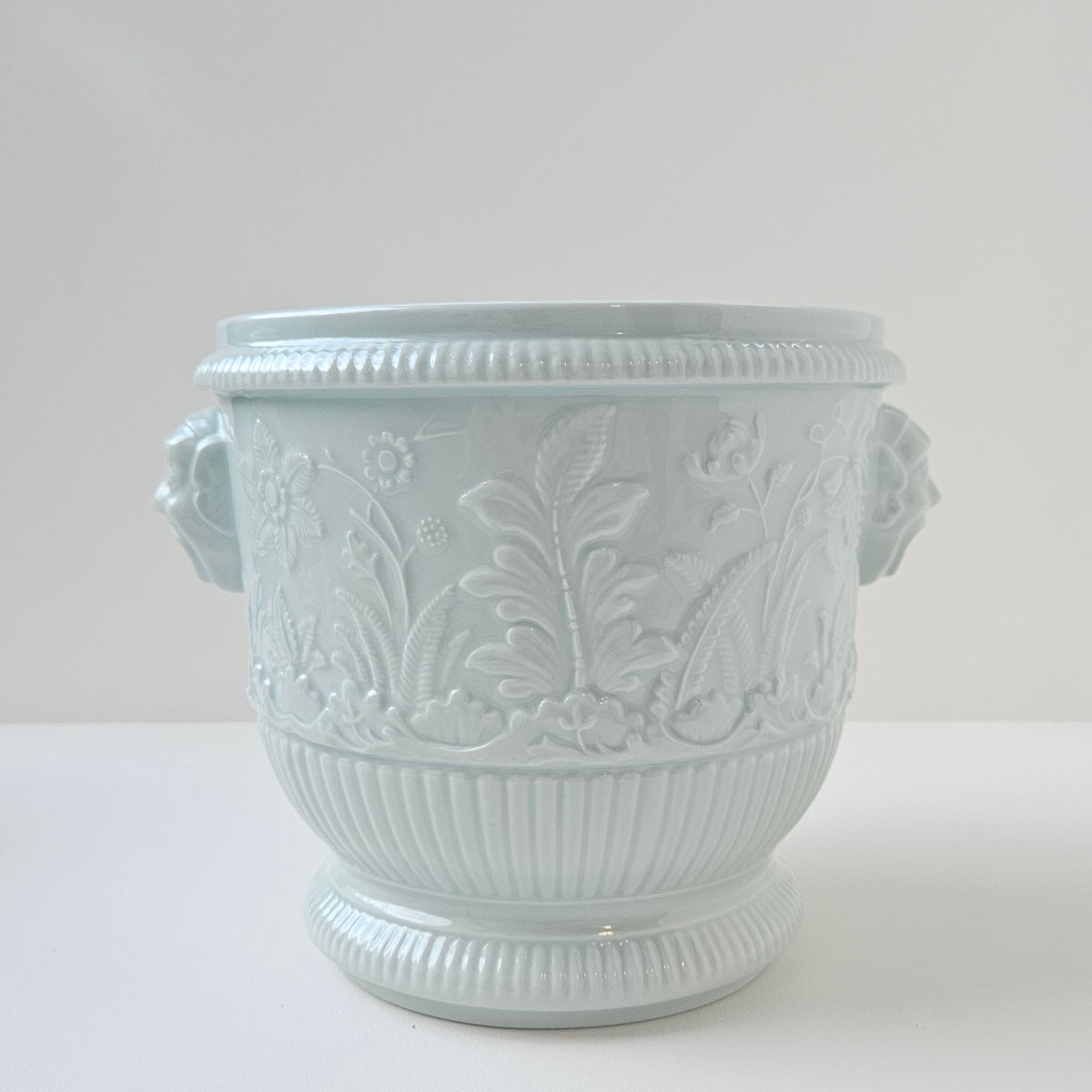 Cache-pot en porcelaine céladon – Limoges, 2e moitié du XXᵉ s.