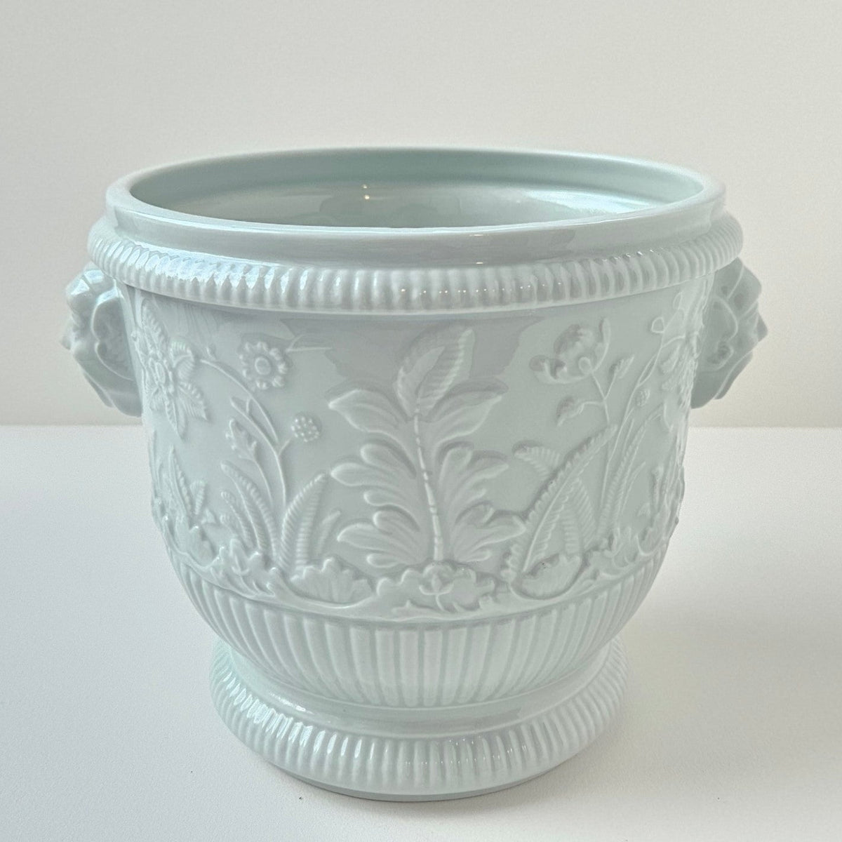Cache-pot en porcelaine céladon – Limoges, 2e moitié du XXᵉ s.