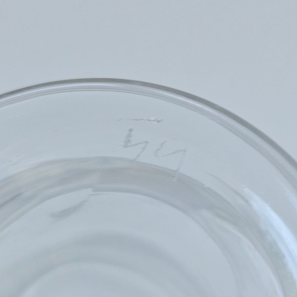 Carafe à décanter en verre gravé – France, milieu du XXᵉ s.