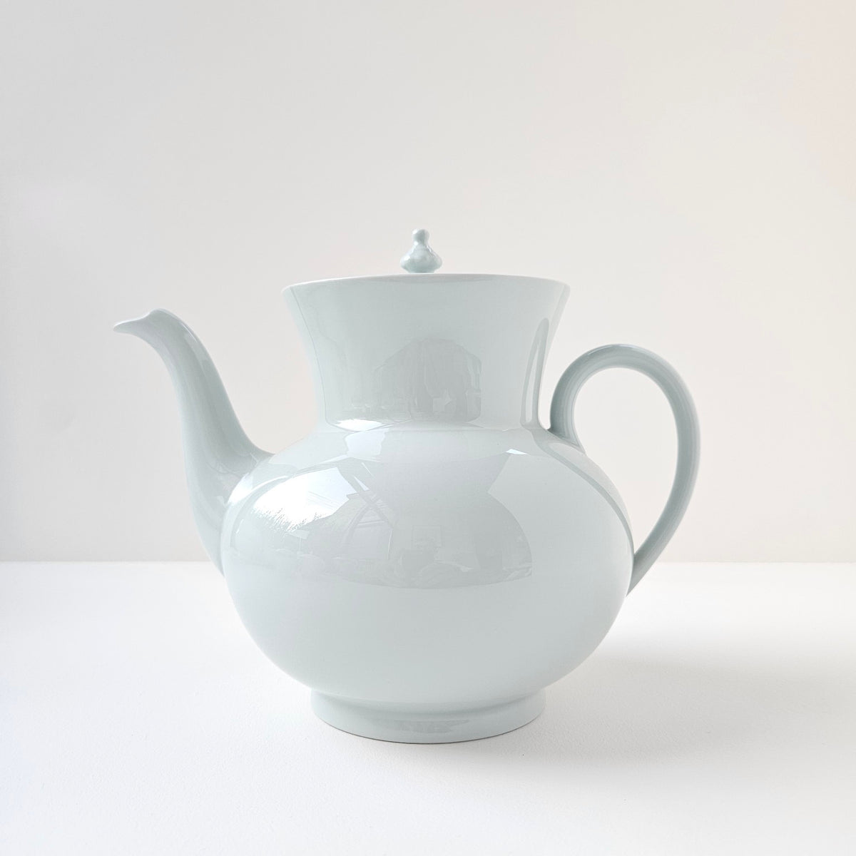 Théière en porcelaine céladon – Manufacture Haviland – Limoges, XXIe s.