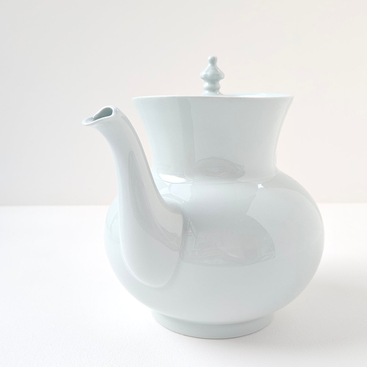 Théière en porcelaine céladon – Manufacture Haviland – Limoges, XXIe s.