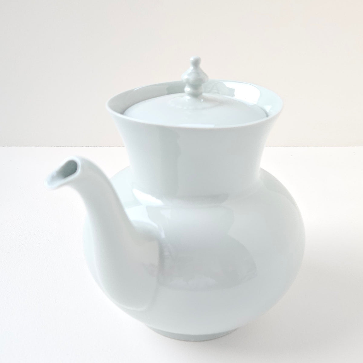Théière en porcelaine céladon – Manufacture Haviland – Limoges, XXIe s.