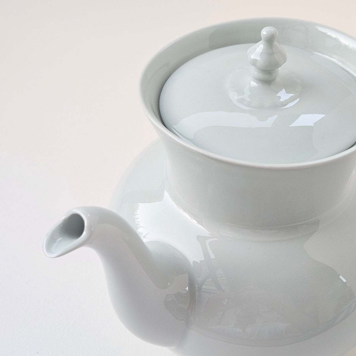 Théière en porcelaine céladon – Manufacture Haviland – Limoges, XXIe s.