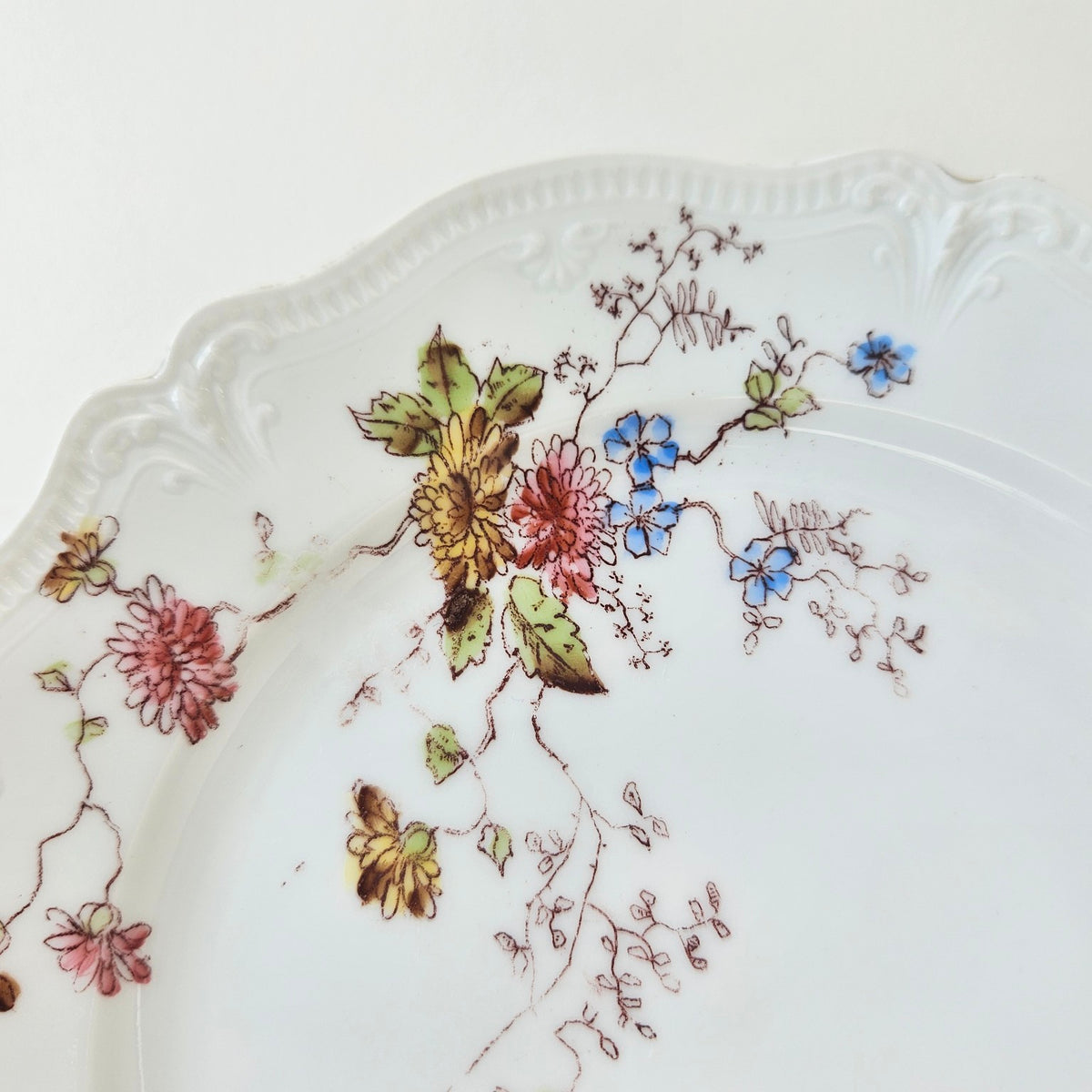 Suite de 5 assiettes à dessert – Manufacture G.D.A. (Gérard, Dufraisseix & Abbot) – Limoges, v. 1905-1915