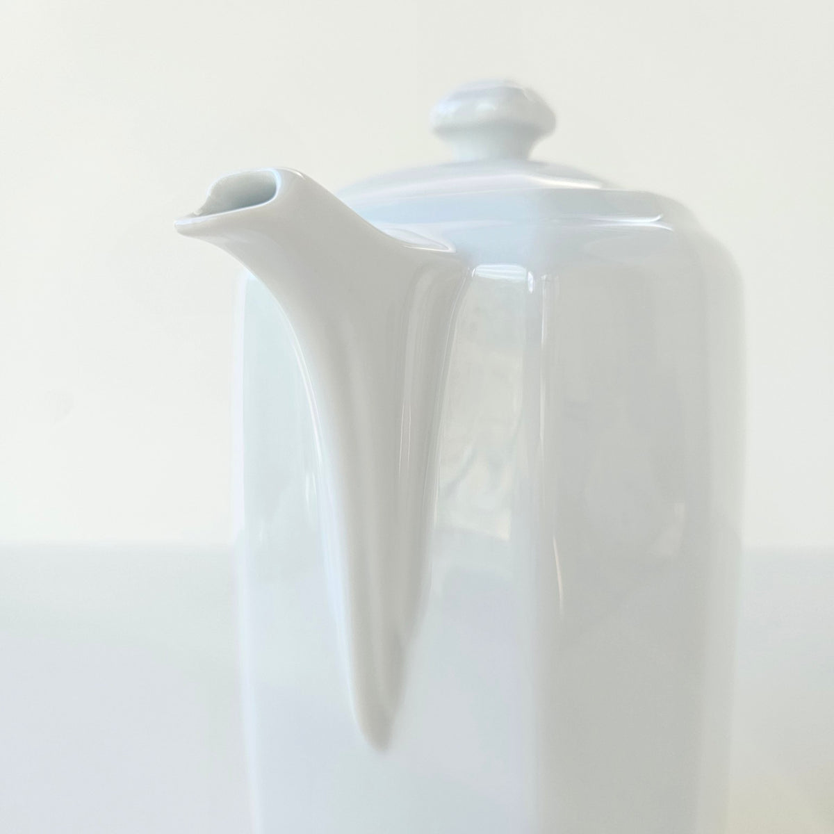 Verseuse en porcelaine – Limoges, v. 1970-1980