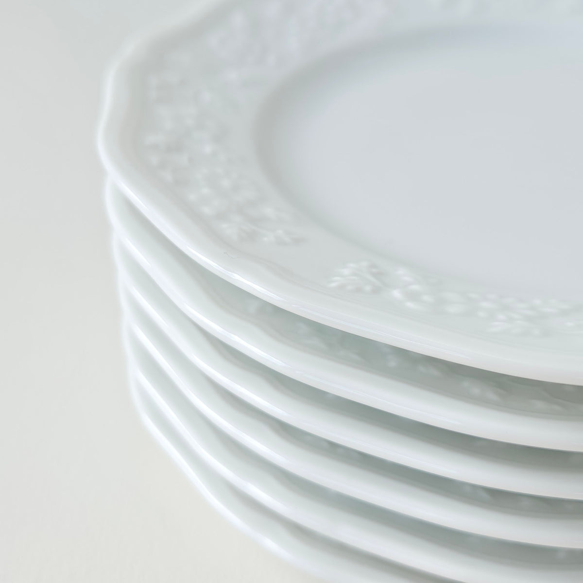Suite de six assiettes à pain – Pont aux Choux – Manufacture Raynaud – Limoges, fin du XXe s.