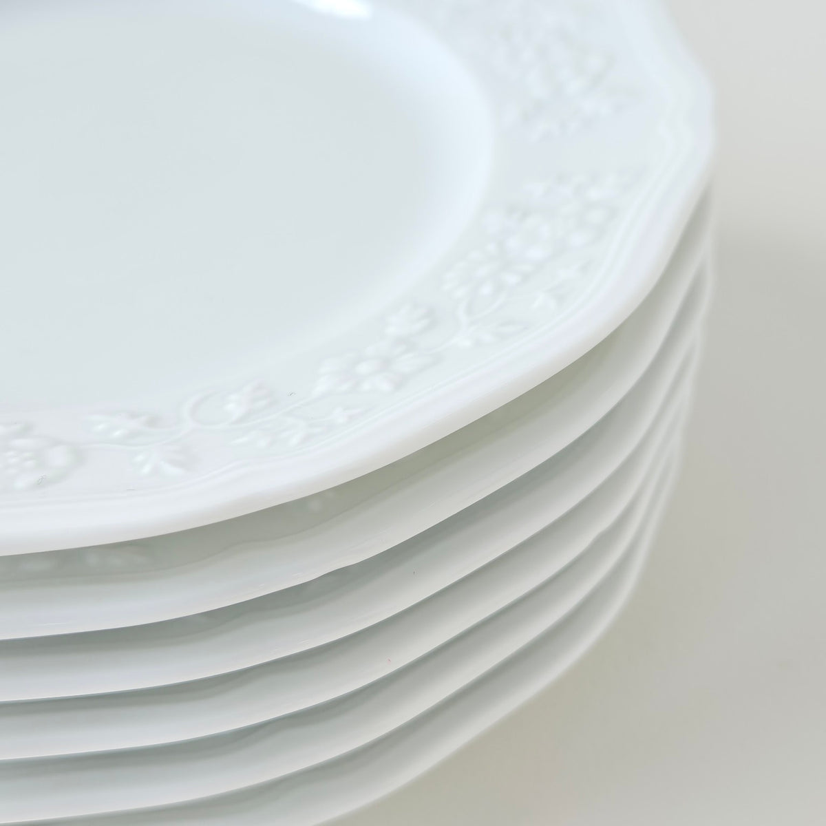 Suite de six assiettes à pain – Pont aux Choux – Manufacture Raynaud – Limoges, fin du XXe s.