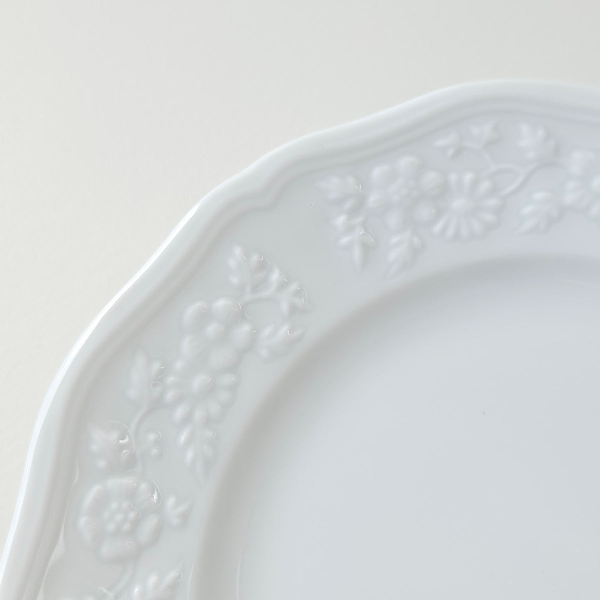 Suite de six assiettes à pain – Pont aux Choux – Manufacture Raynaud – Limoges, fin du XXe s.