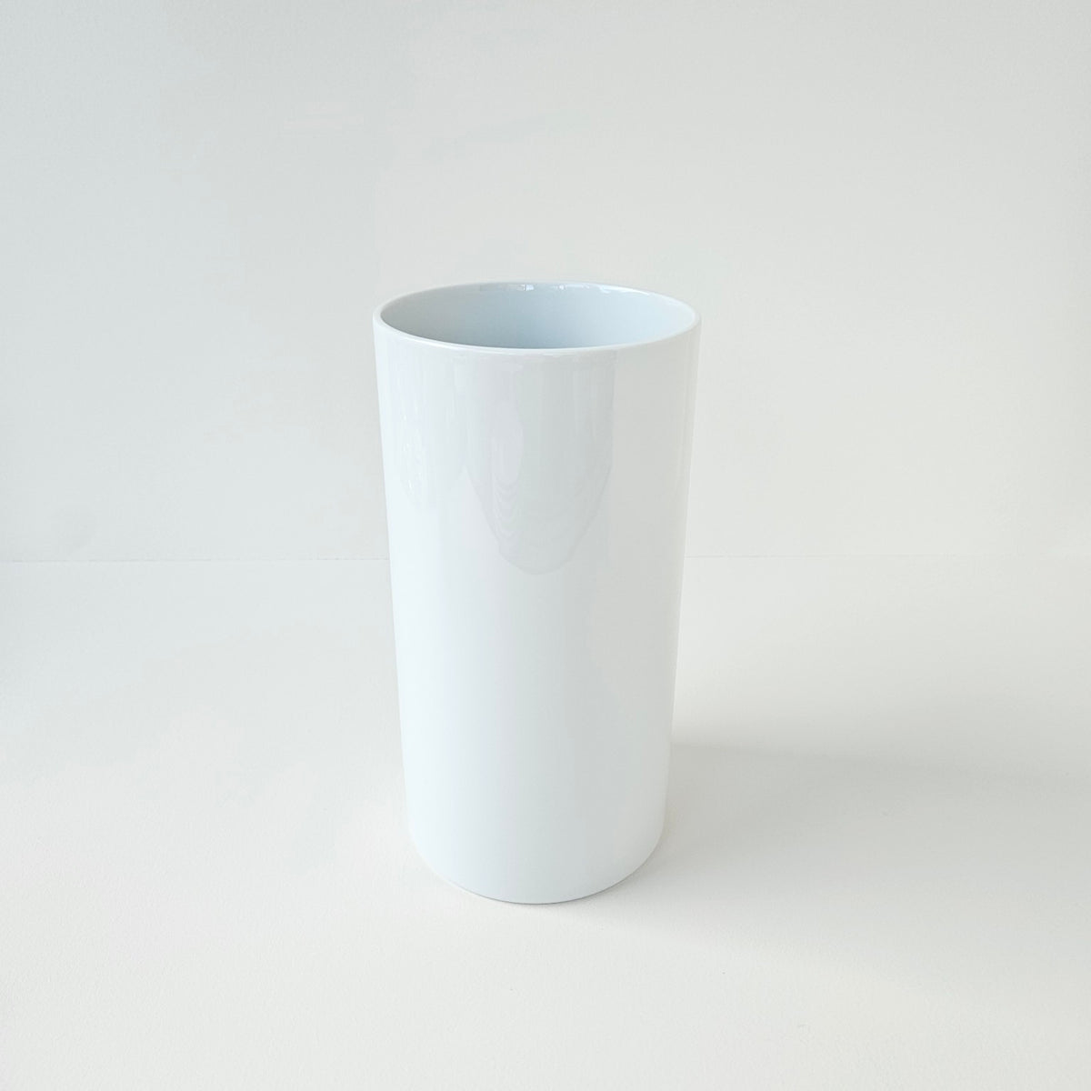 Vase cylindrique – Manufacture Haviland – Limoges, début du XXIᵉ siècle