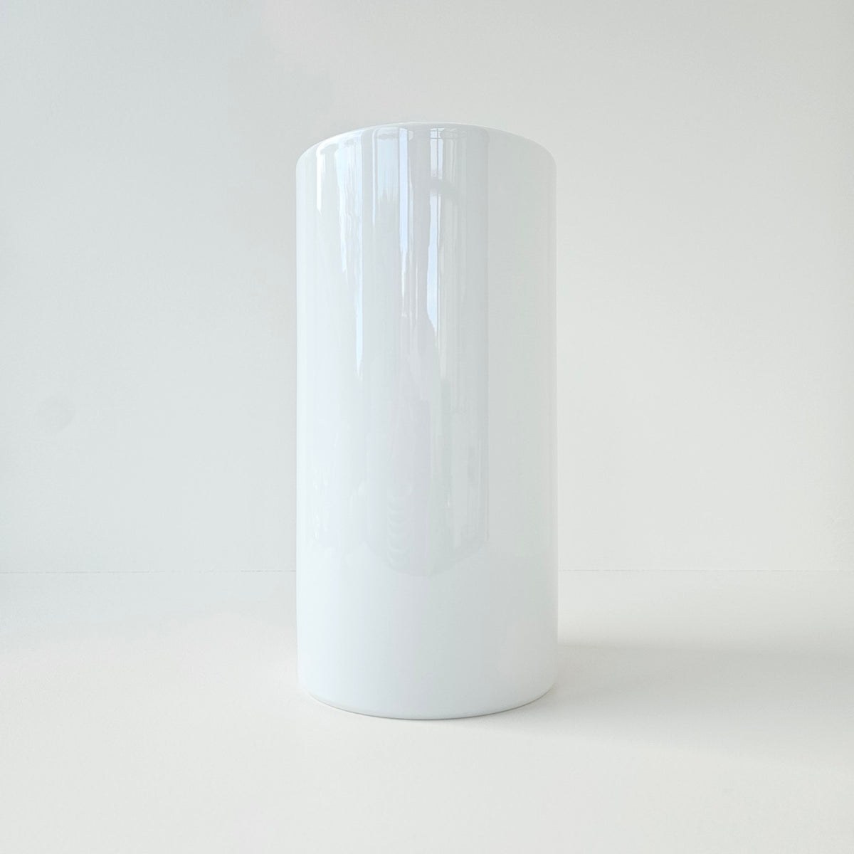 Vase cylindrique – Manufacture Haviland – Limoges, début du XXIᵉ siècle