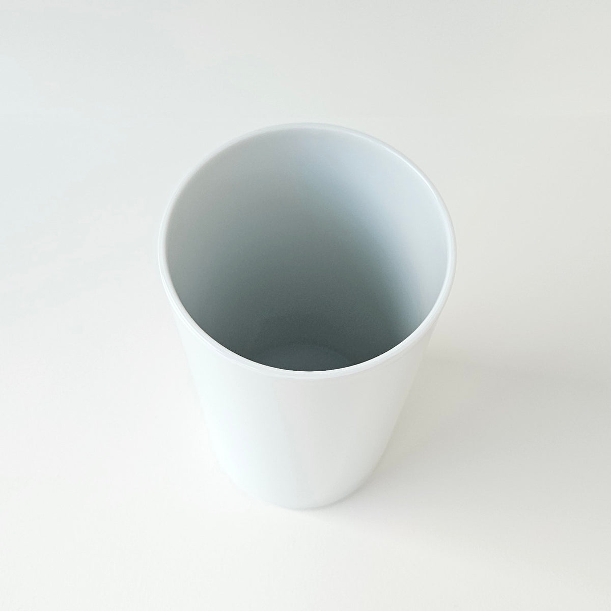 Vase cylindrique – Manufacture Haviland – Limoges, début du XXIᵉ siècle