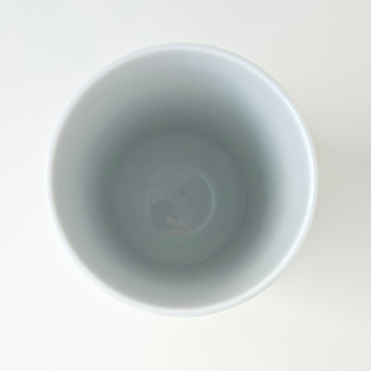 Vase cylindrique – Manufacture Haviland – Limoges, début du XXIᵉ siècle