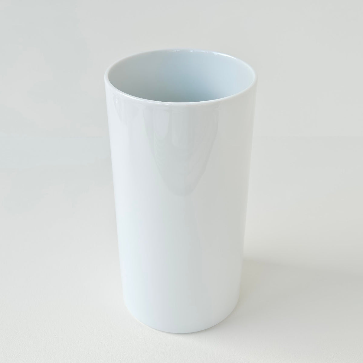 Vase cylindrique – Manufacture Haviland – Limoges, début du XXIᵉ siècle