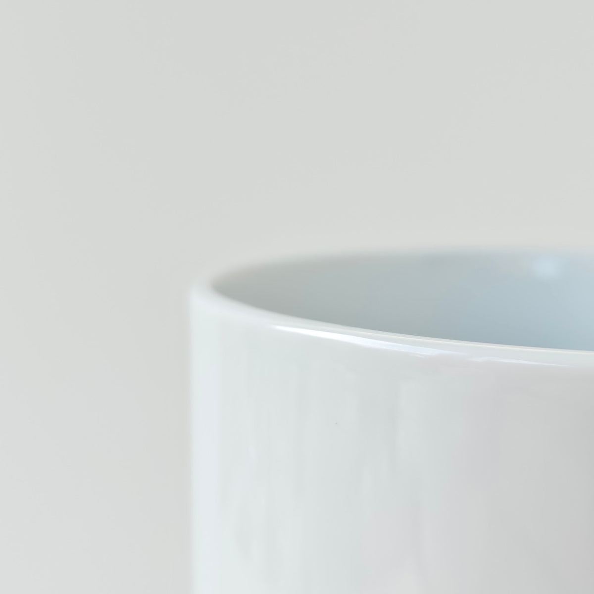 Vase cylindrique – Manufacture Haviland – Limoges, début du XXIᵉ siècle