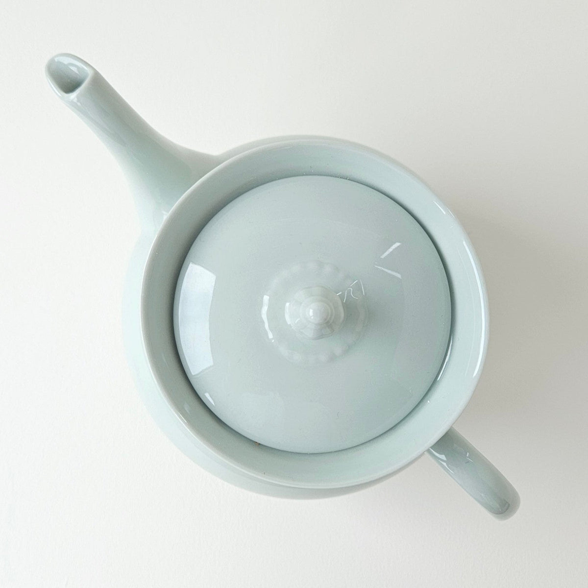 Théière en porcelaine céladon – Manufacture Haviland – Limoges, XXIe s.