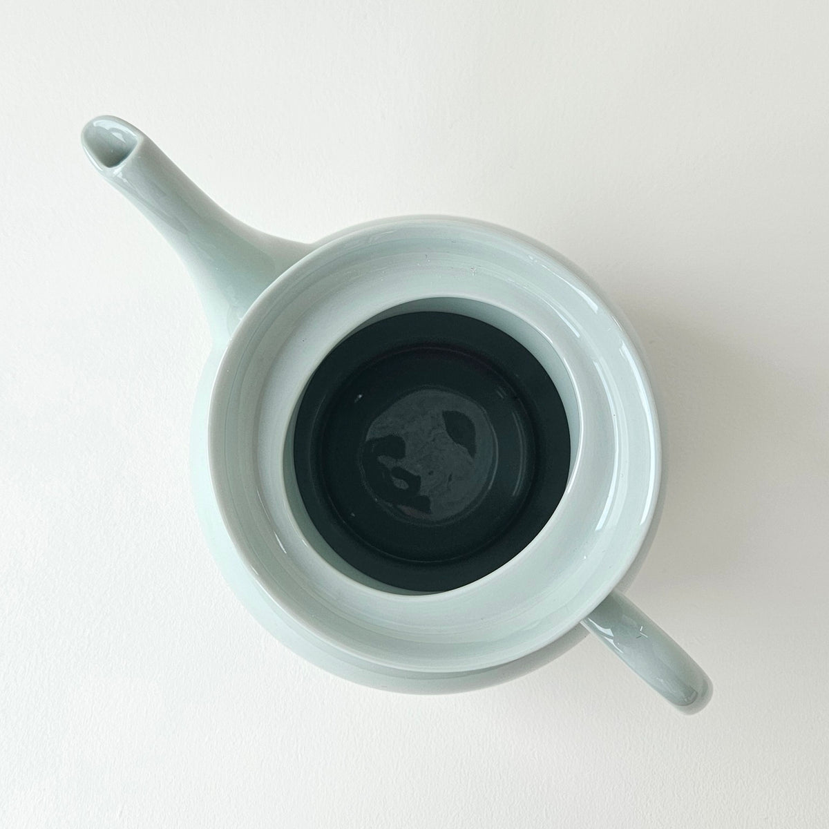 Théière en porcelaine céladon – Manufacture Haviland – Limoges, XXIe s.