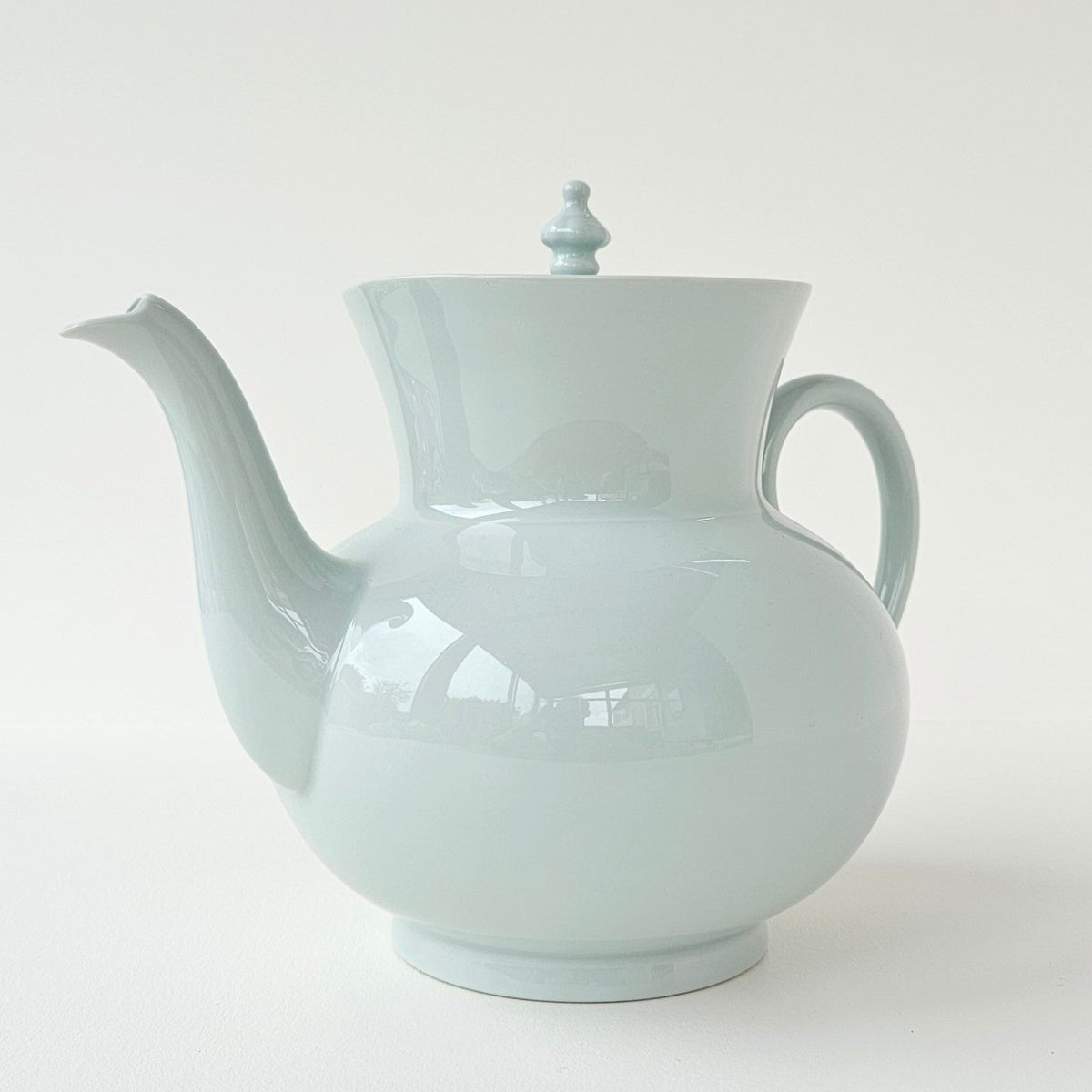 Théière en porcelaine céladon – Manufacture Haviland – Limoges, XXIe s.