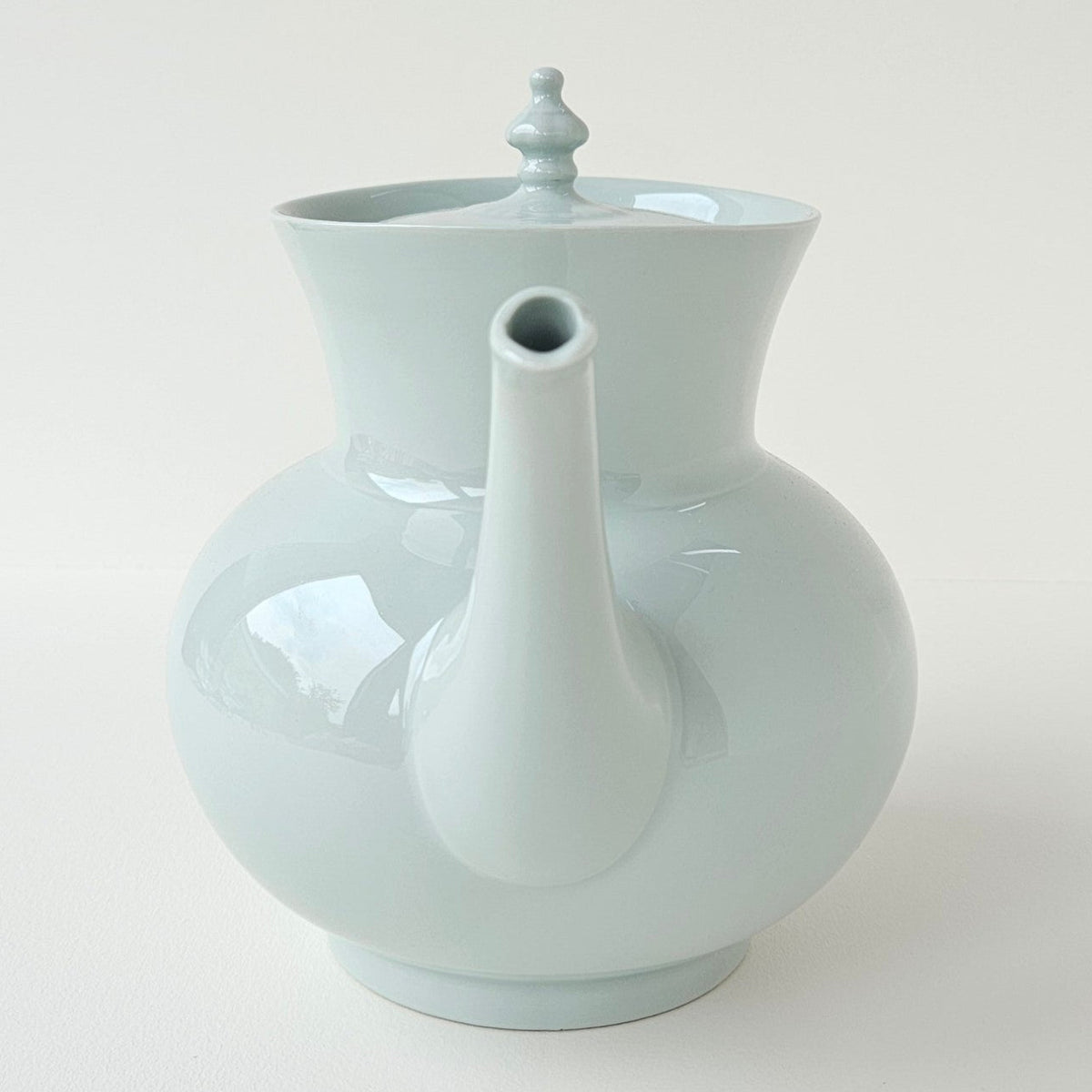 Théière en porcelaine céladon – Manufacture Haviland – Limoges, XXIe s.
