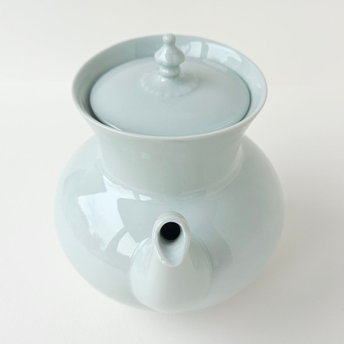 Théière en porcelaine céladon – Manufacture Haviland – Limoges, XXIe s.