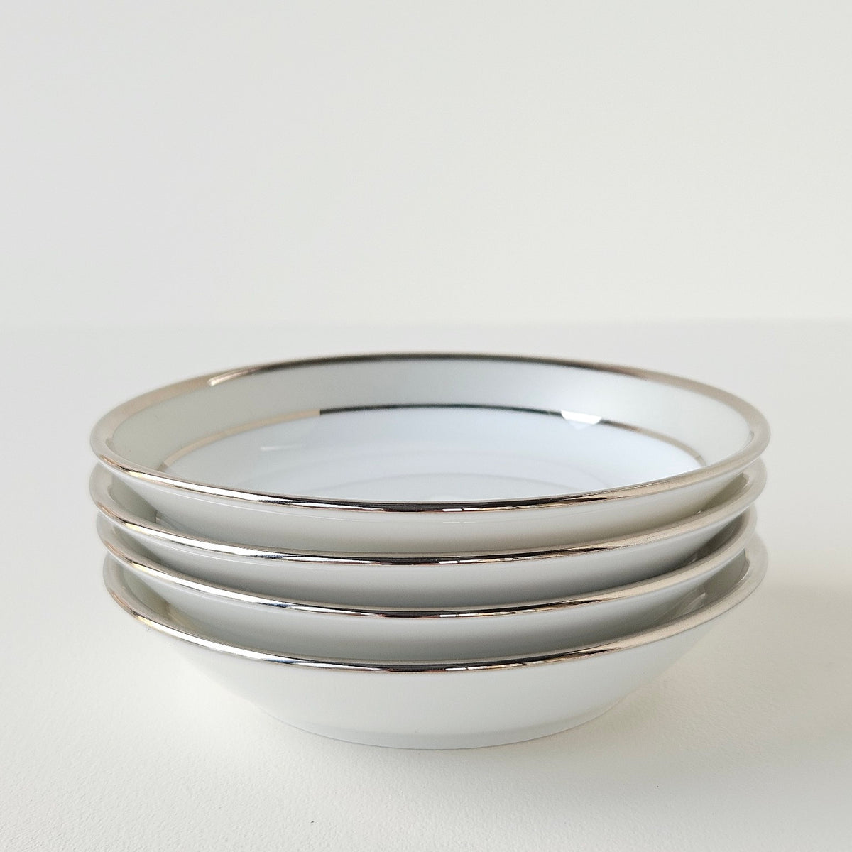 Ensemble de quatre coupelles plates – Clair de Lune – Manufacture Haviland – Limoges, XXIe s.