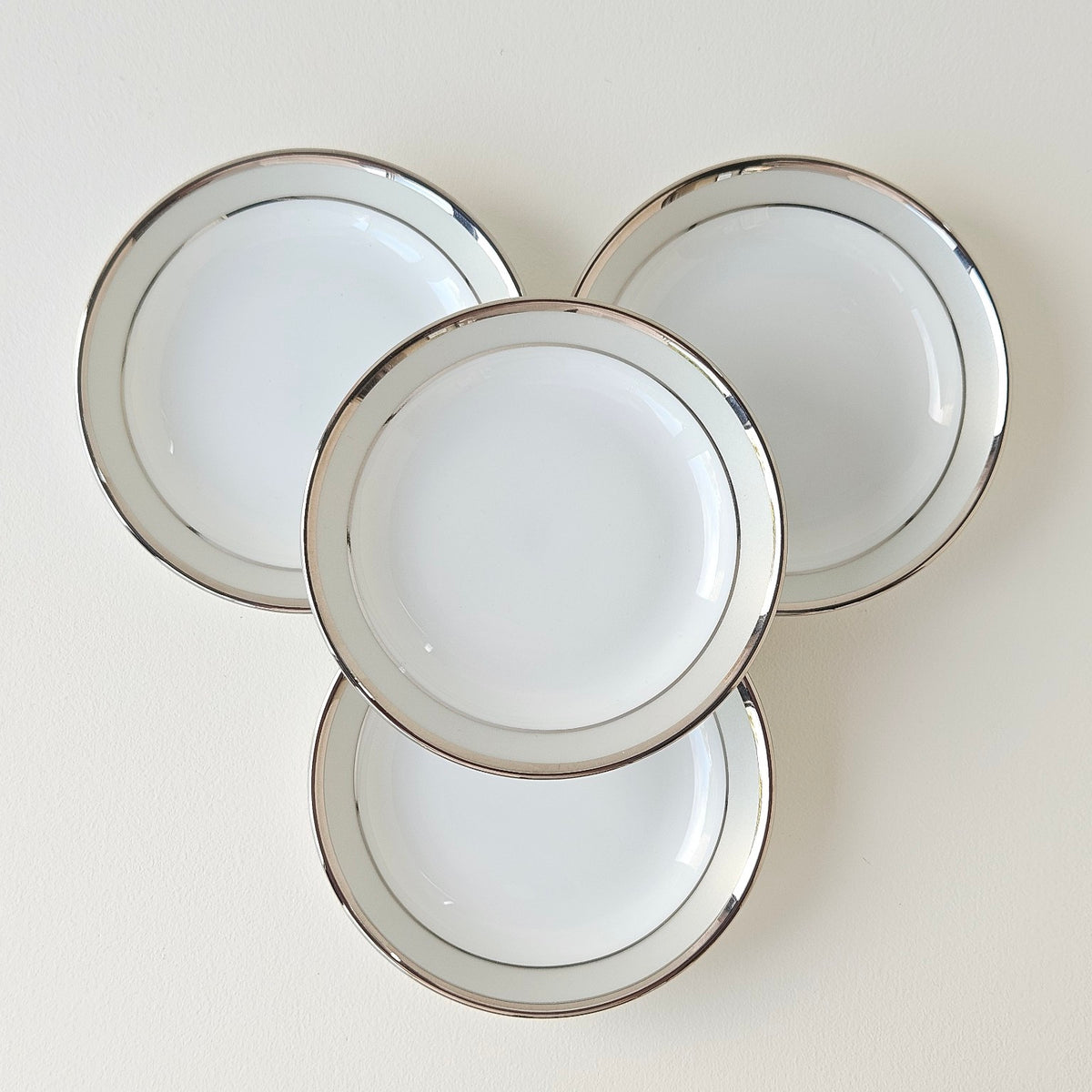 Ensemble de quatre coupelles plates – Clair de Lune – Manufacture Haviland – Limoges, XXIe s.