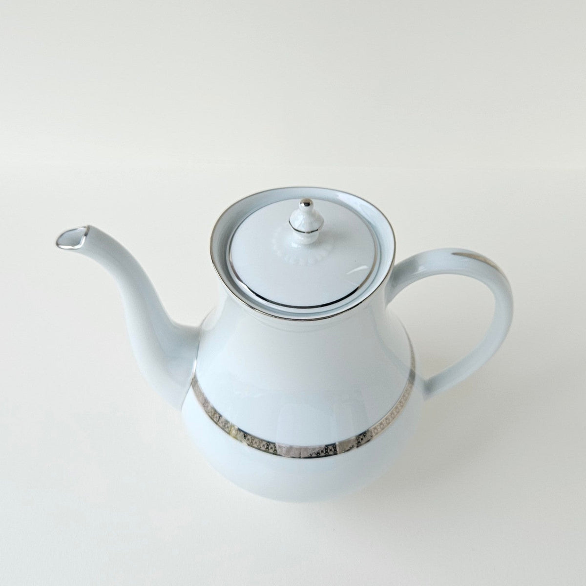 Théière / Verseuse – Symphonie Platine – Manufacture Haviland – Limoges, XXIe s.