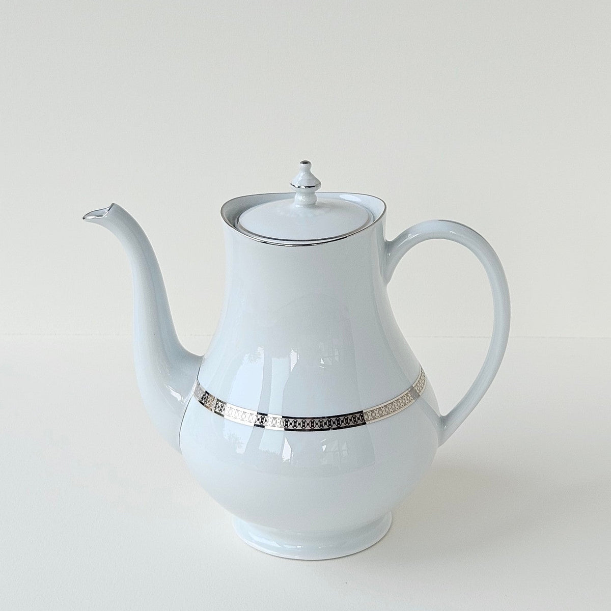 Théière / Verseuse – Symphonie Platine – Manufacture Haviland – Limoges, XXIe s.